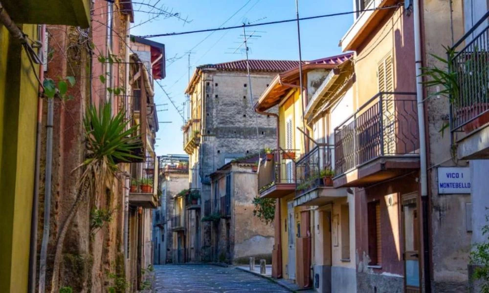 Σικελία: Σπίτια με μόνο 1 ευρώ πουλά η υπέροχη ιταλική περιοχή
